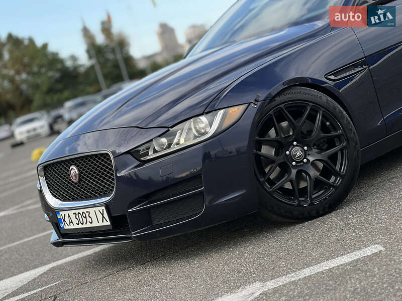 Седан Jaguar XE 2016 в Киеве