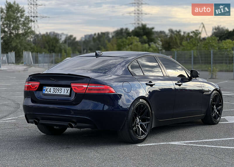 Седан Jaguar XE 2016 в Киеве