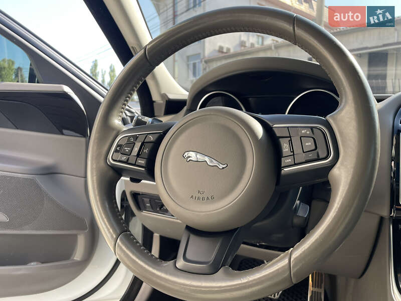 Седан Jaguar XE 2018 в Києві фото 12 Седан Jaguar XE 2018 в Києві