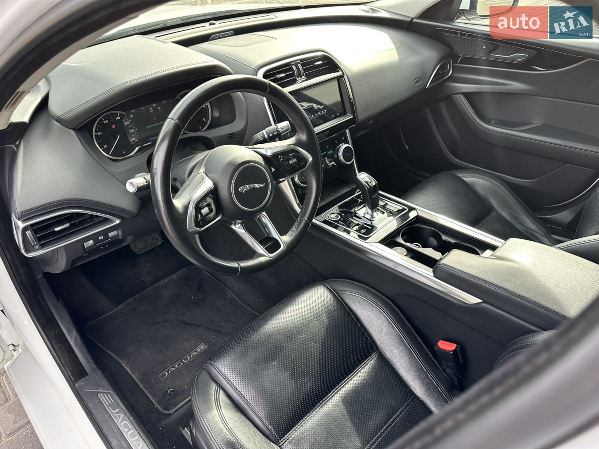 2020 Jaguar XE - мініатюра 8