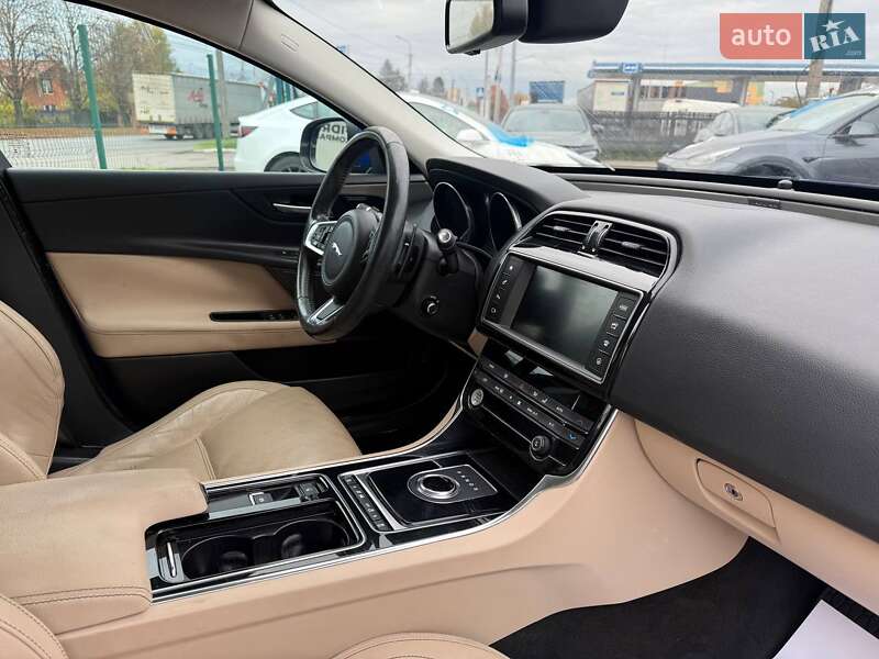Седан Jaguar XE 2018 в Луцке