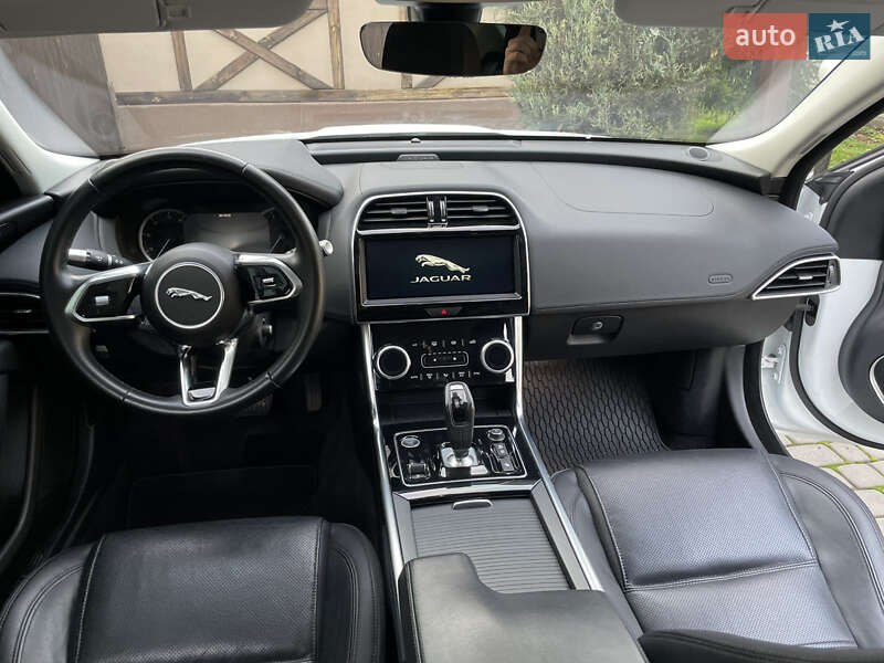 Седан Jaguar XE 2020 в Днепре фото 12 Седан Jaguar XE 2020 в Днепре