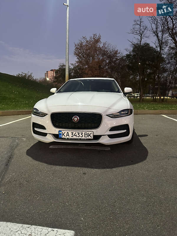 Седан Jaguar XE 2020 в Киеве