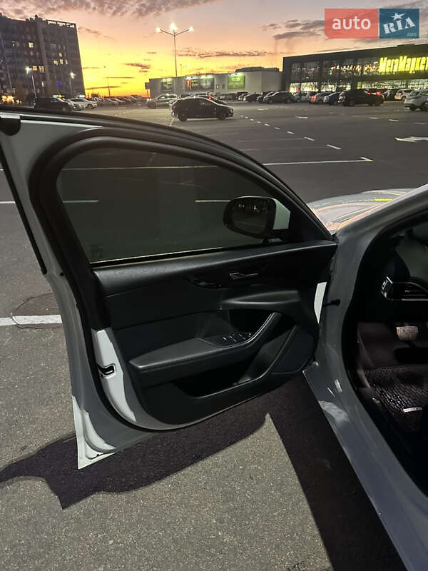 Седан Jaguar XE 2020 в Киеве
