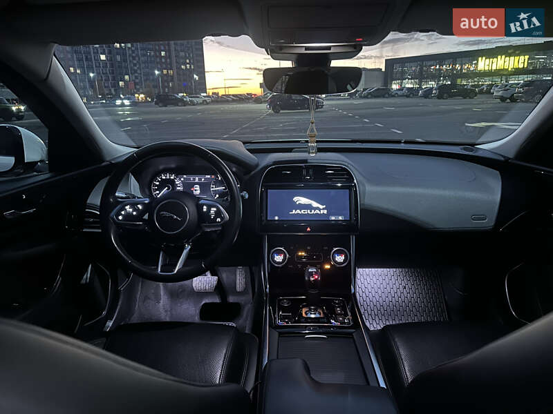 Седан Jaguar XE 2020 в Киеве