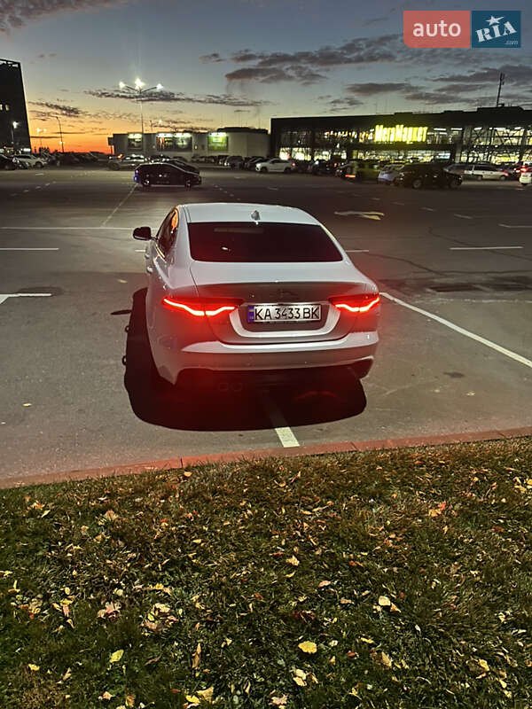 Седан Jaguar XE 2020 в Киеве