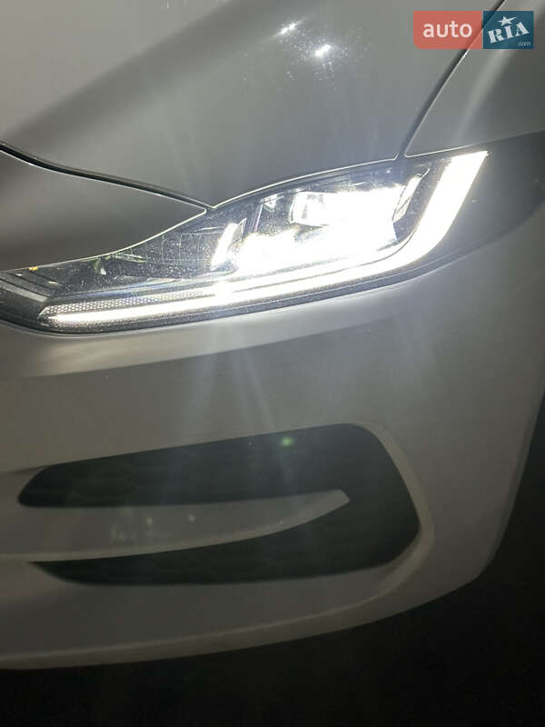 Седан Jaguar XE 2020 в Киеве
