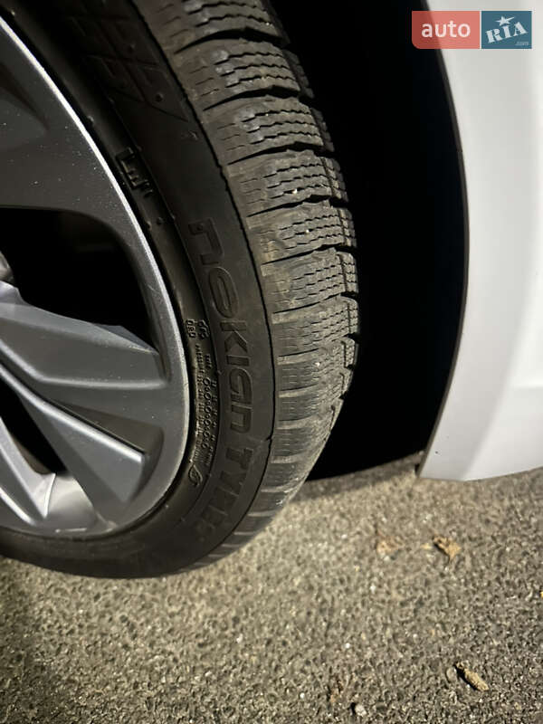 Седан Jaguar XE 2020 в Киеве