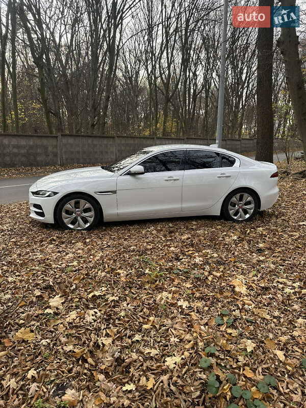 Седан Jaguar XE 2020 в Киеве
