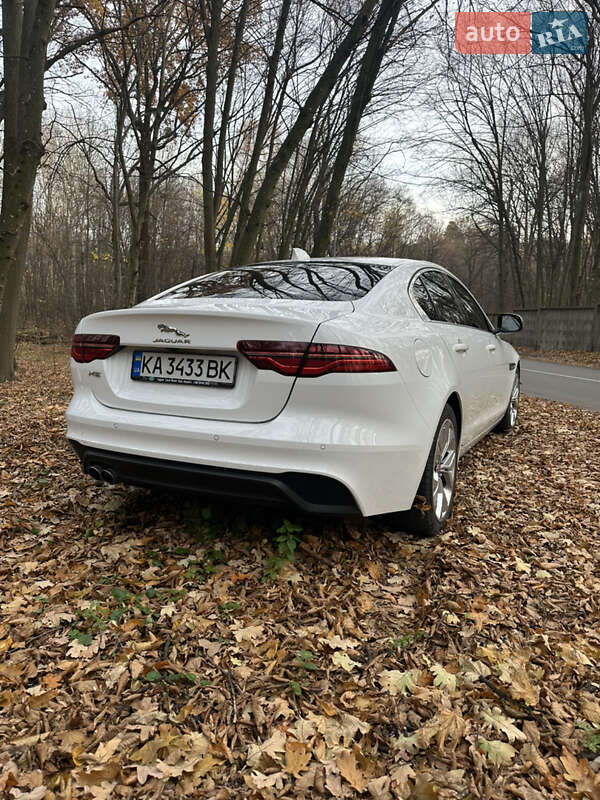 Седан Jaguar XE 2020 в Киеве