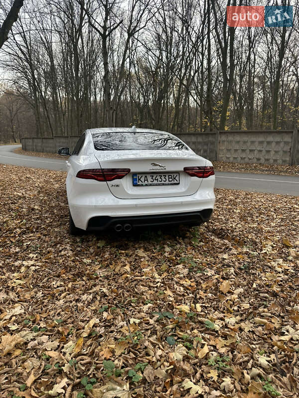 Седан Jaguar XE 2020 в Киеве
