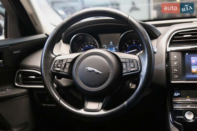 Седан Jaguar XE 2016 в Києві фото 16 Седан Jaguar XE 2016 в Києві