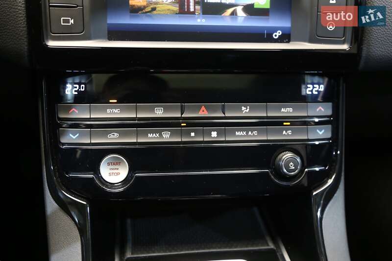 Седан Jaguar XE 2016 в Києві фото 20 Седан Jaguar XE 2016 в Києві