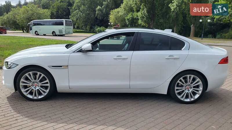 Седан Jaguar XE 2016 в Киеве