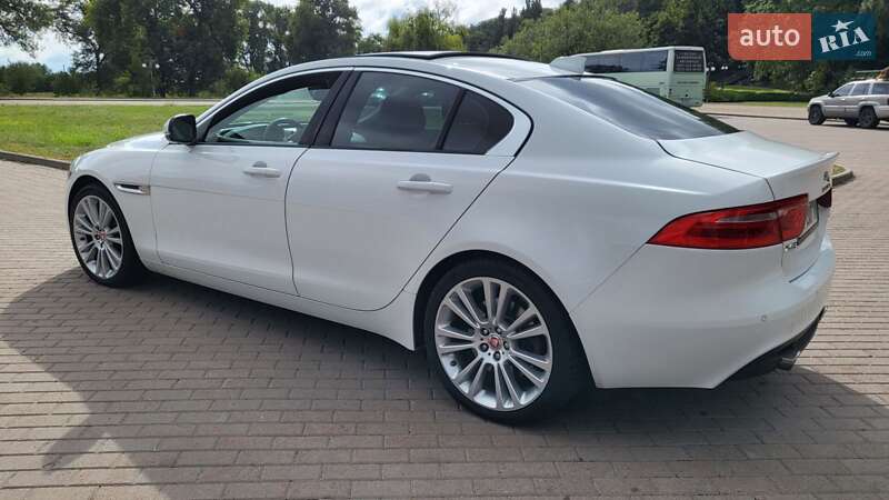 Седан Jaguar XE 2016 в Киеве