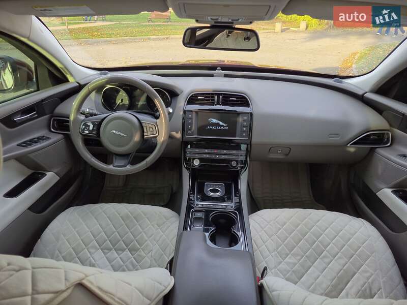 Седан Jaguar XE 2016 в Кременчуці фото 23 Седан Jaguar XE 2016 в Кременчуці