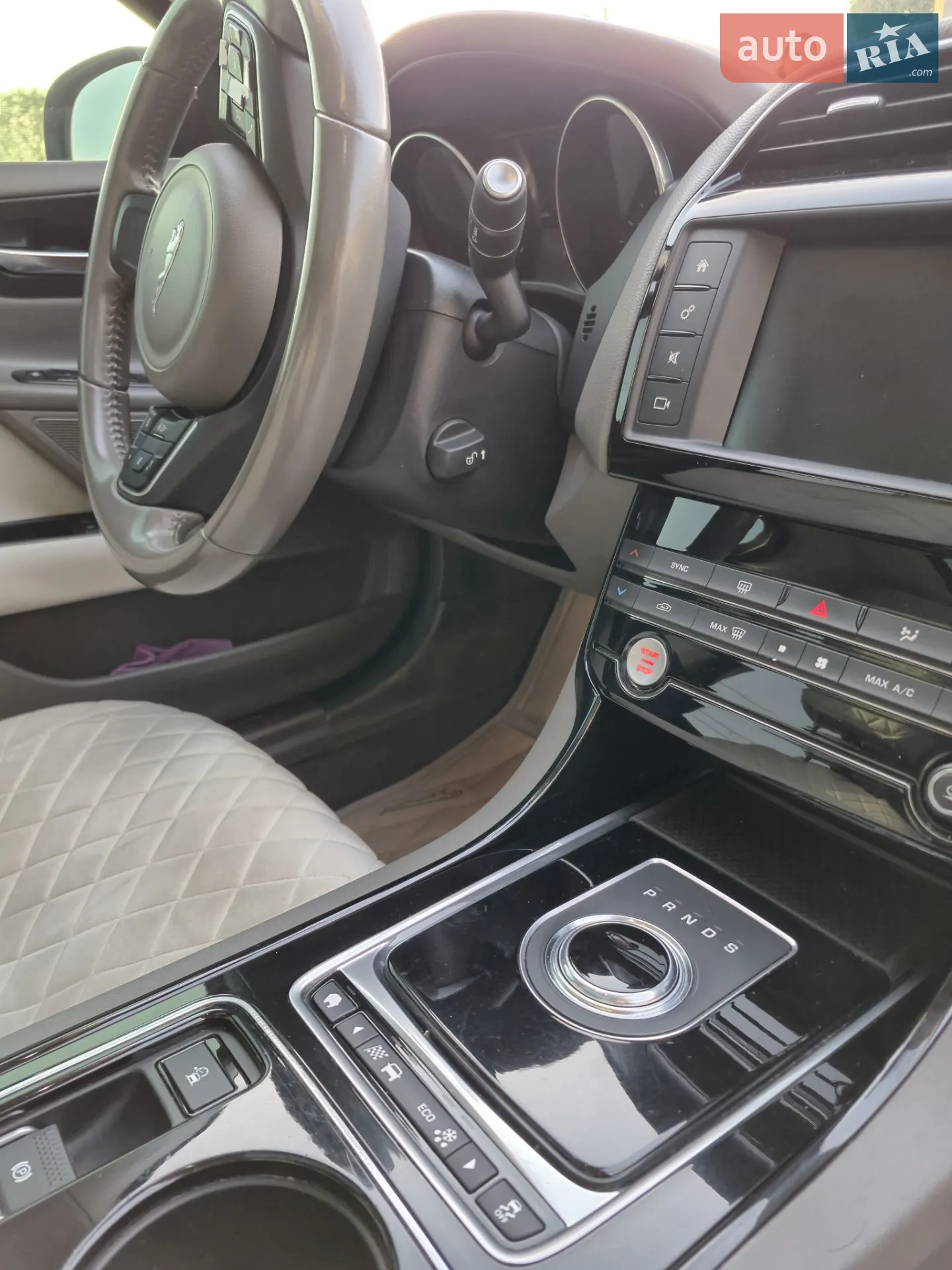 2016 Jaguar XE - мініатюра 40