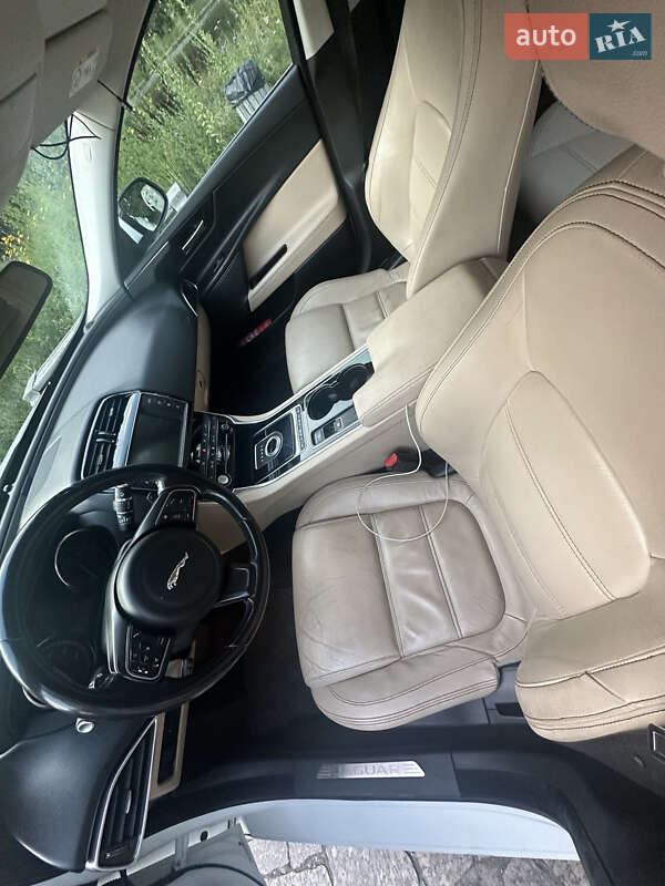 Седан Jaguar XE 2015 в Киеве фото 9 Седан Jaguar XE 2015 в Киеве