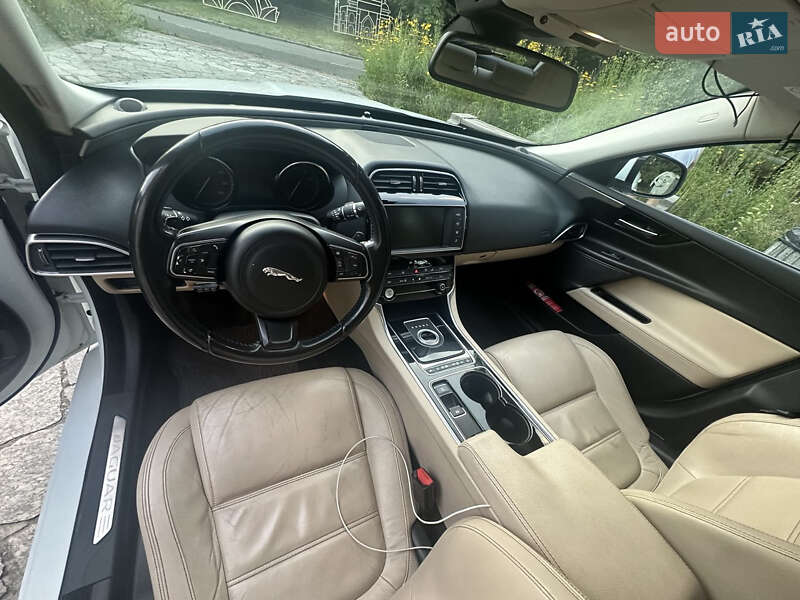 Седан Jaguar XE 2015 в Киеве фото 11 Седан Jaguar XE 2015 в Киеве