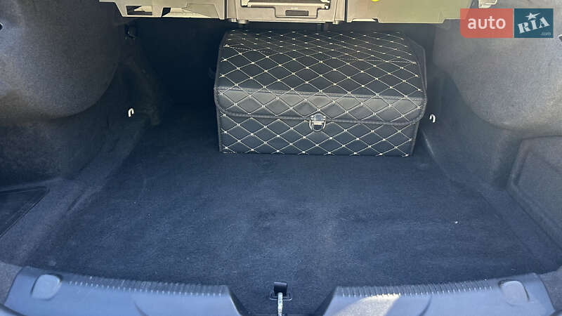 Седан Jaguar XE 2015 в Одесі