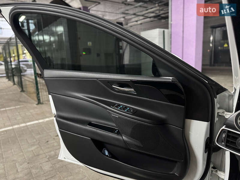 Седан Jaguar XE 2016 в Києві фото 16 Седан Jaguar XE 2016 в Києві