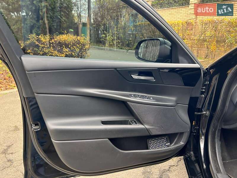 Седан Jaguar XE 2019 в Києві