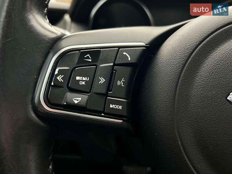 Седан Jaguar XE 2019 в Києві