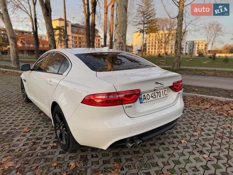 Седан Jaguar XE 2018 в Мукачевому