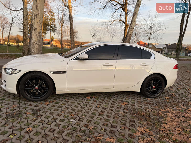 Седан Jaguar XE 2018 в Мукачевому
