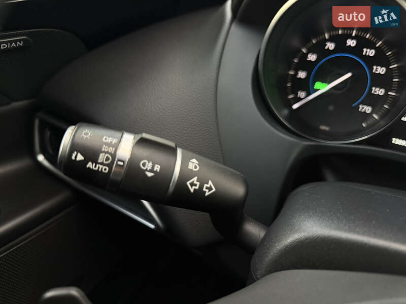 Седан Jaguar XE 2018 в Мукачевому