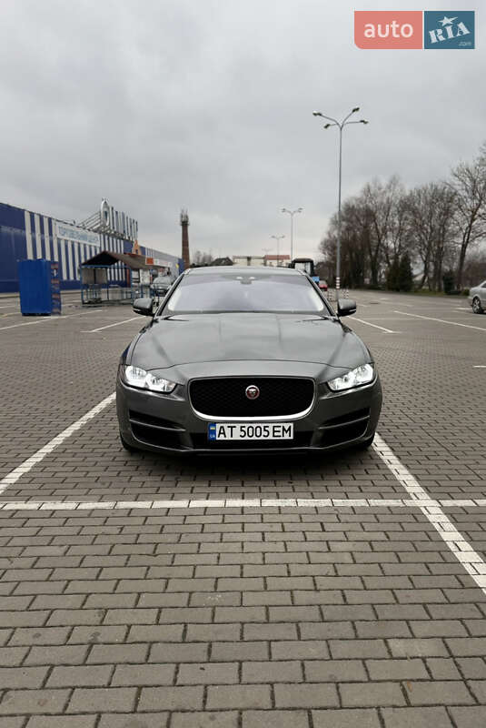 Седан Jaguar XE 2016 в Коломиї