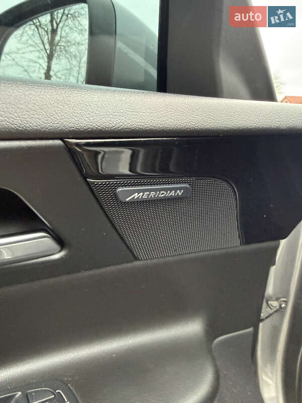 Седан Jaguar XE 2016 в Коломиї