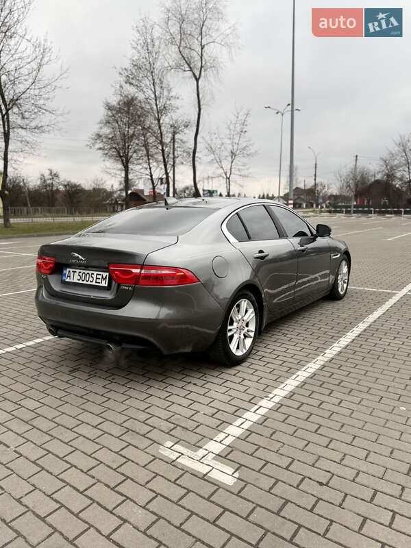 Седан Jaguar XE 2016 в Коломиї