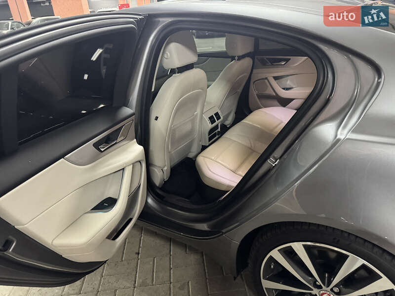 Седан Jaguar XE 2020 в Киеве