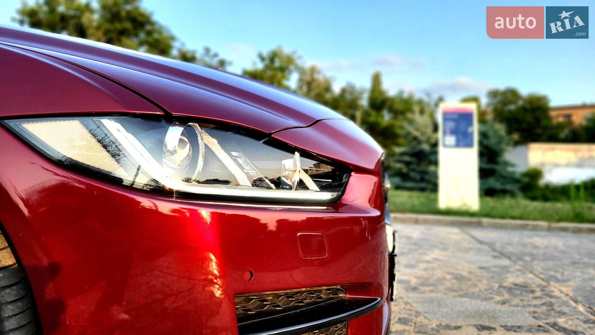 2015 Jaguar XE - мініатюра 4