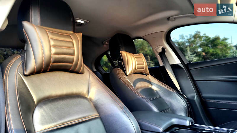 Седан Jaguar XE 2015 в Черкассах