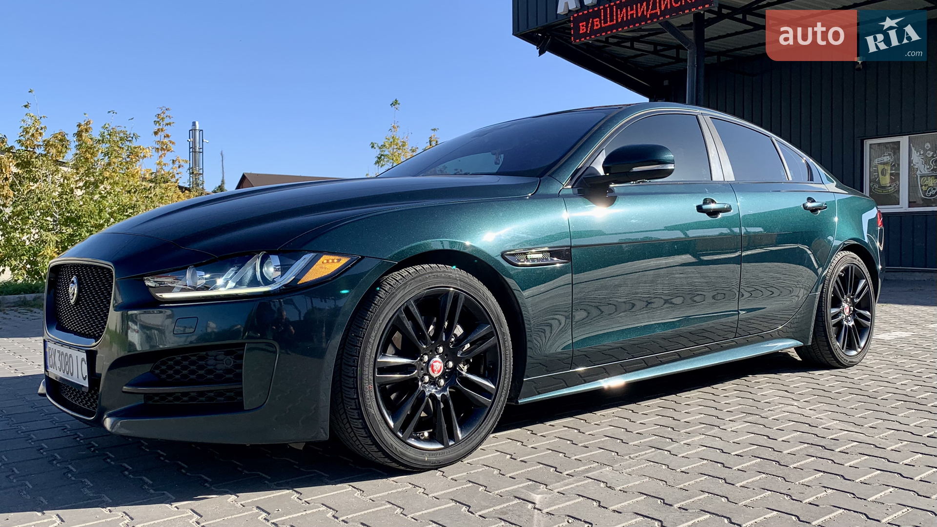 2016 Jaguar XE - мініатюра 2