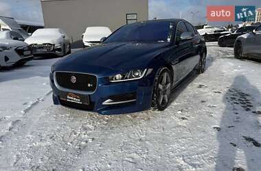 Седан Jaguar XE 2015 в Львове