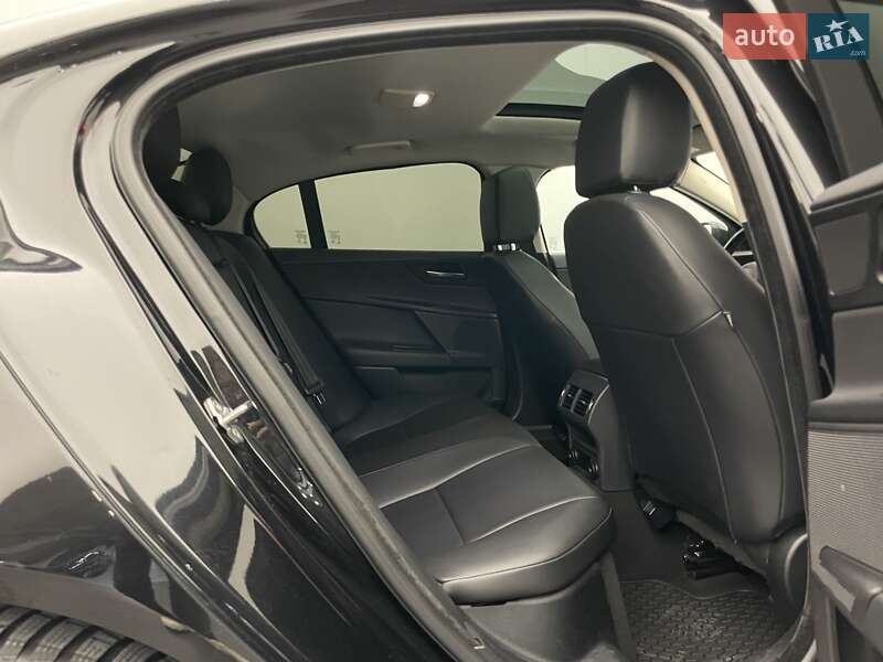 Седан Jaguar XE 2016 в Киеве