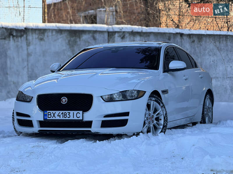 Седан Jaguar XE 2016 в Ивано-Франковске