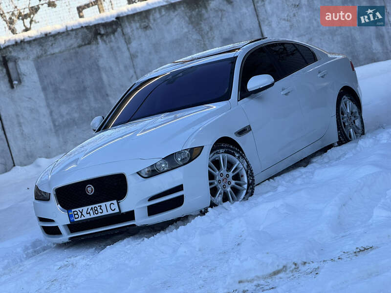 Седан Jaguar XE 2016 в Ивано-Франковске