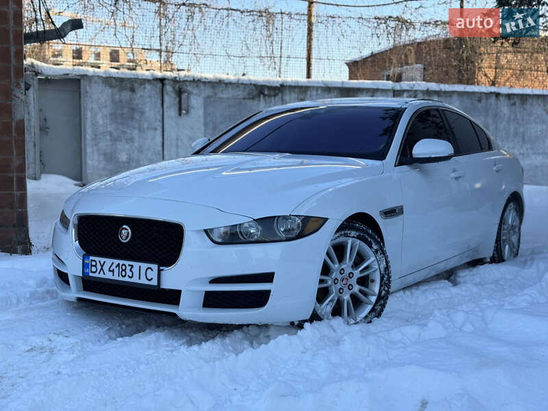 Седан Jaguar XE 2016 в Ивано-Франковске
