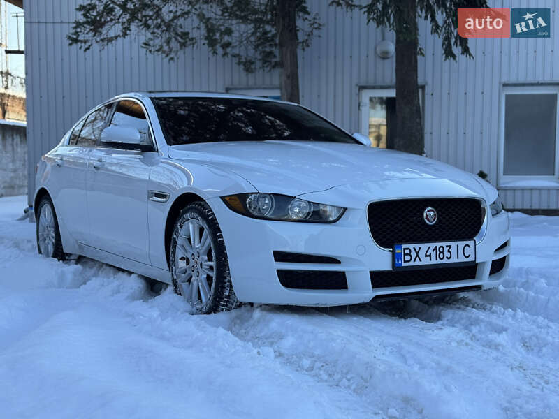 Седан Jaguar XE 2016 в Ивано-Франковске