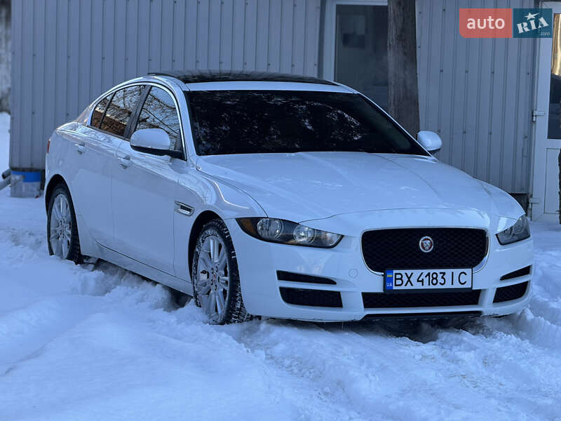 Седан Jaguar XE 2016 в Ивано-Франковске