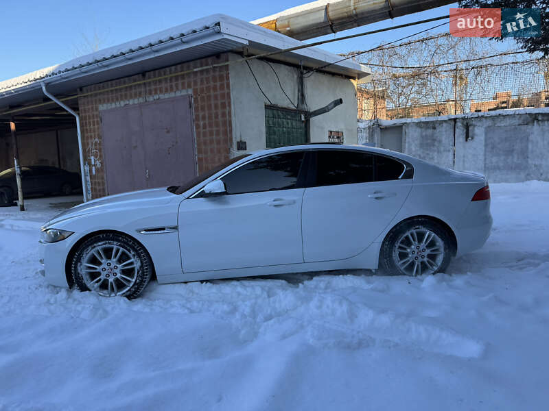 Седан Jaguar XE 2016 в Ивано-Франковске