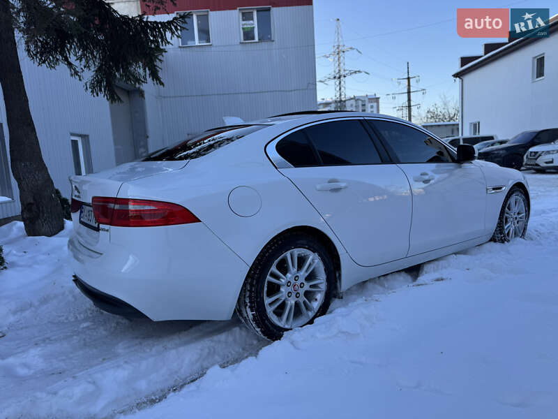 Седан Jaguar XE 2016 в Ивано-Франковске