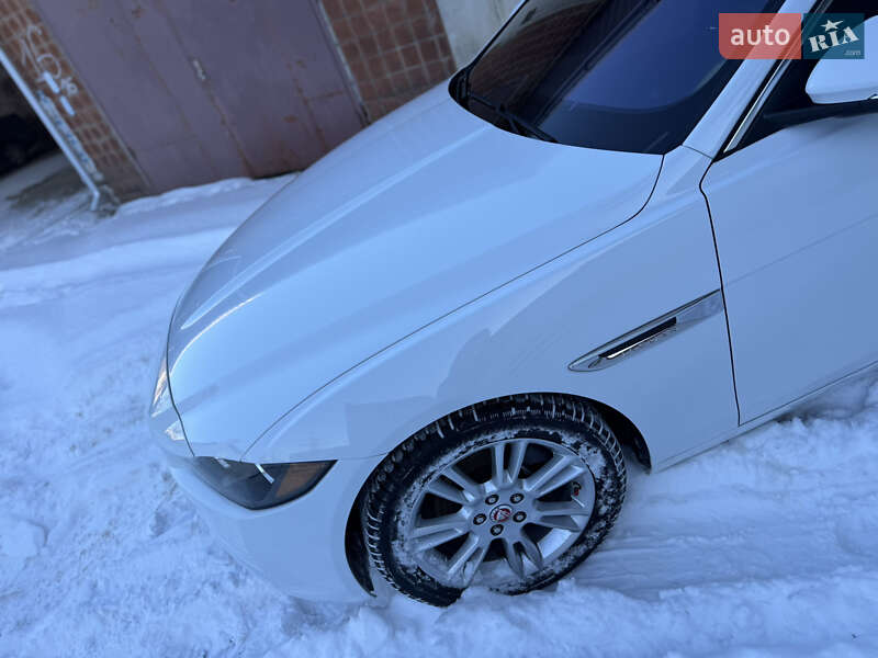 Седан Jaguar XE 2016 в Ивано-Франковске