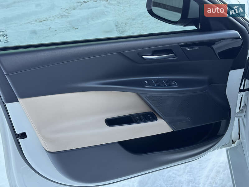 Седан Jaguar XE 2016 в Ивано-Франковске