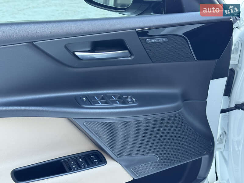 Седан Jaguar XE 2016 в Ивано-Франковске