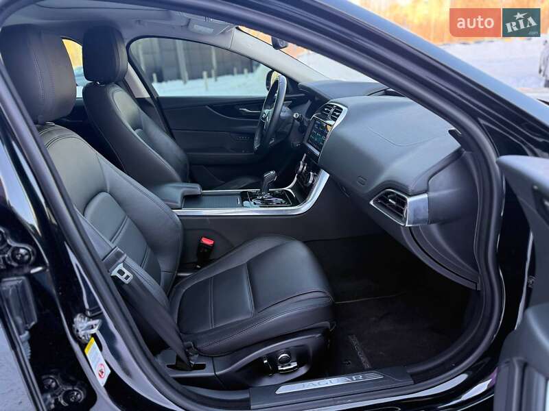 Седан Jaguar XE 2020 в Киеве фото 14 Седан Jaguar XE 2020 в Киеве
